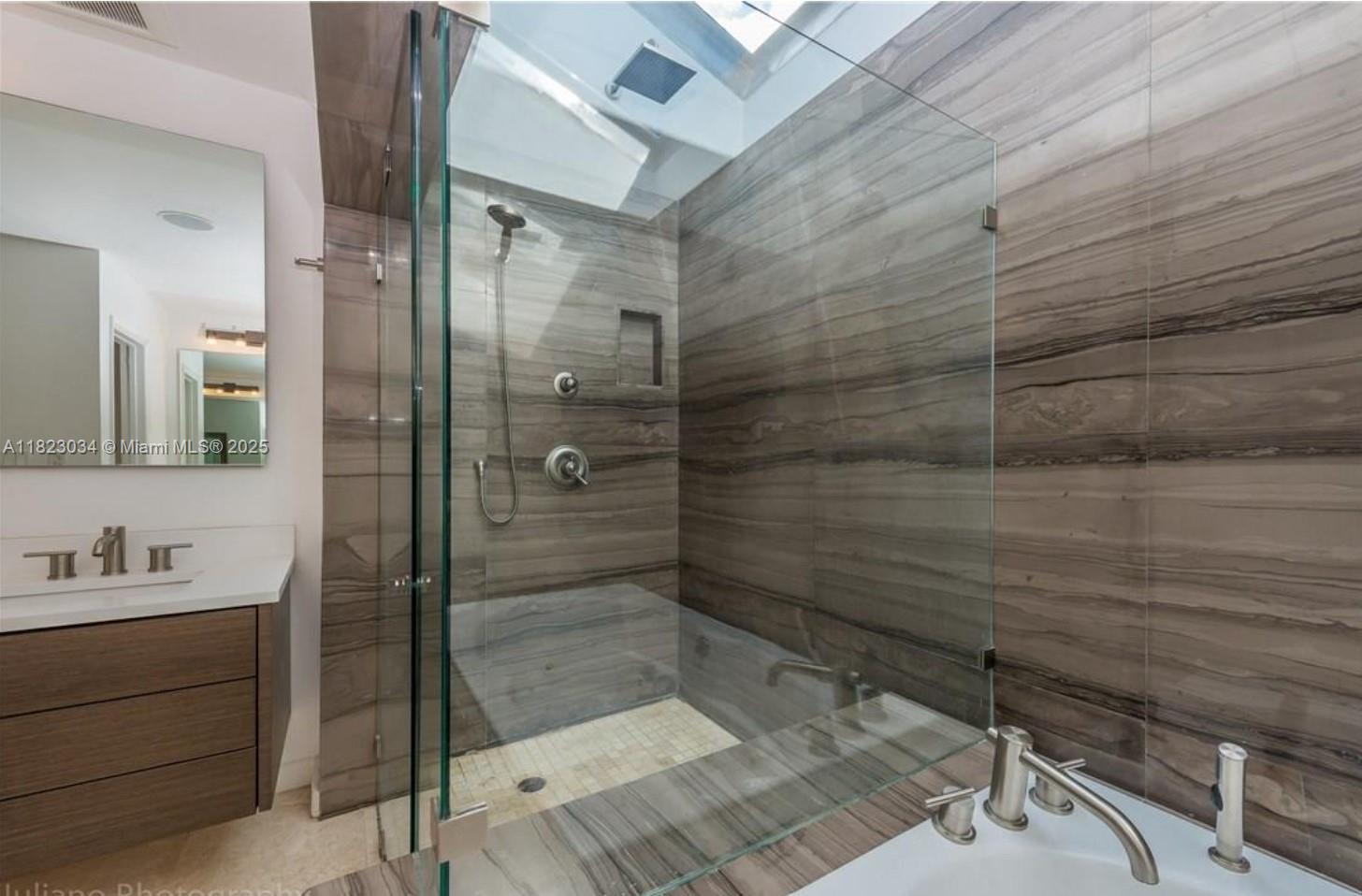 HOLLYWOOD GOLF ESTATES SE - Residential