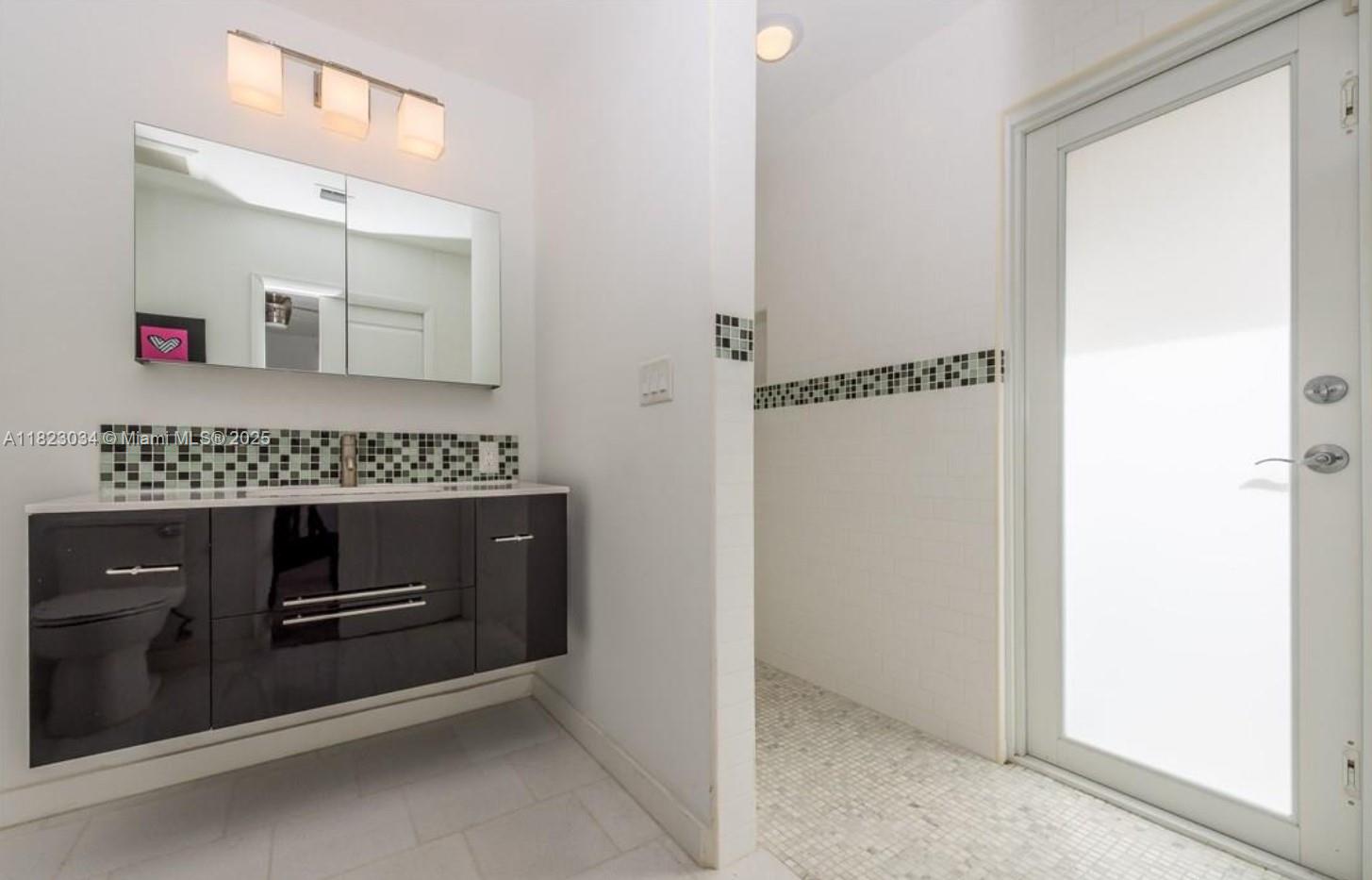 HOLLYWOOD GOLF ESTATES SE - Residential