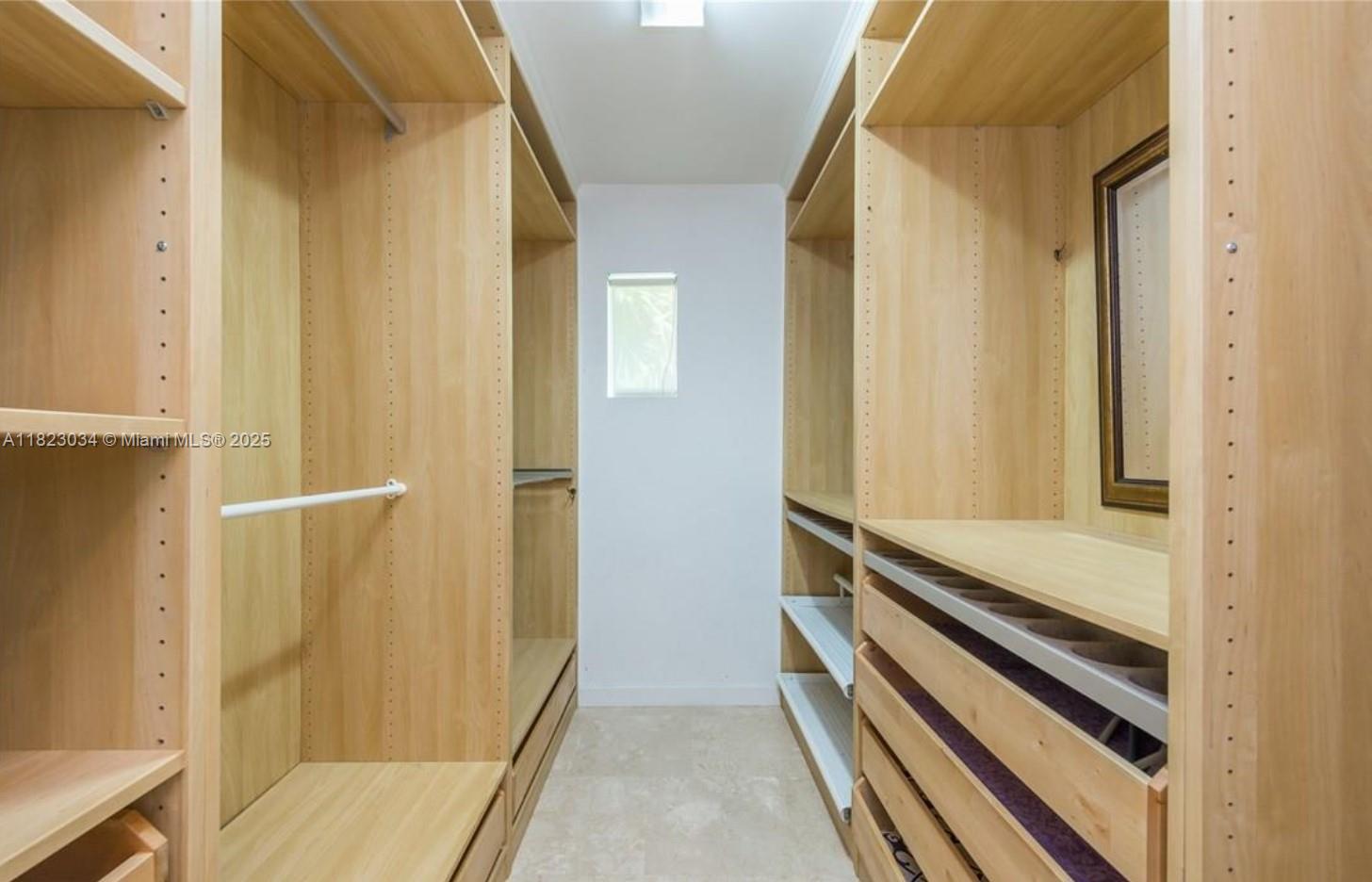 HOLLYWOOD GOLF ESTATES SE - Residential