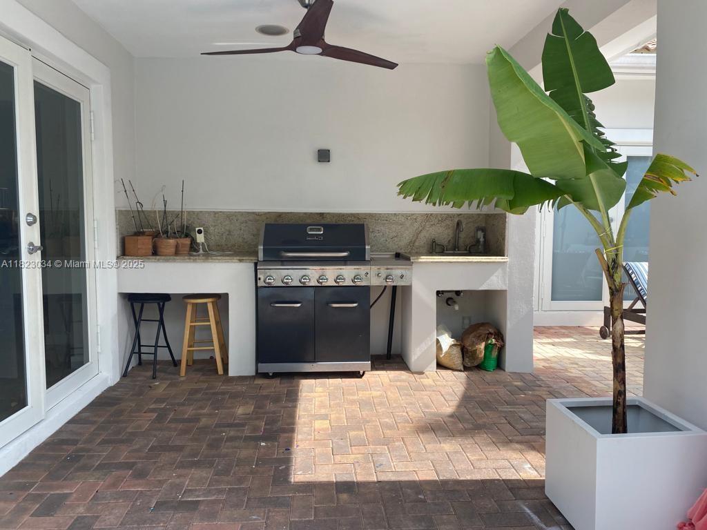 HOLLYWOOD GOLF ESTATES SE - Residential