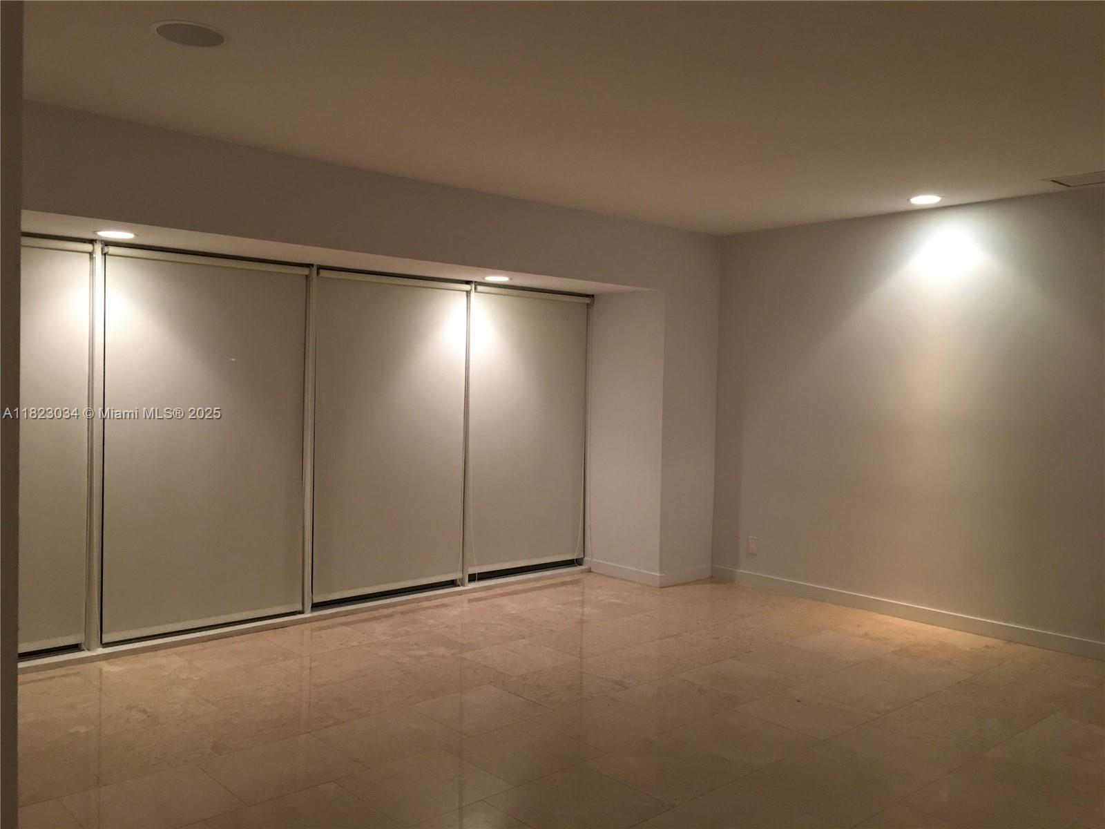 HOLLYWOOD GOLF ESTATES SE - Residential