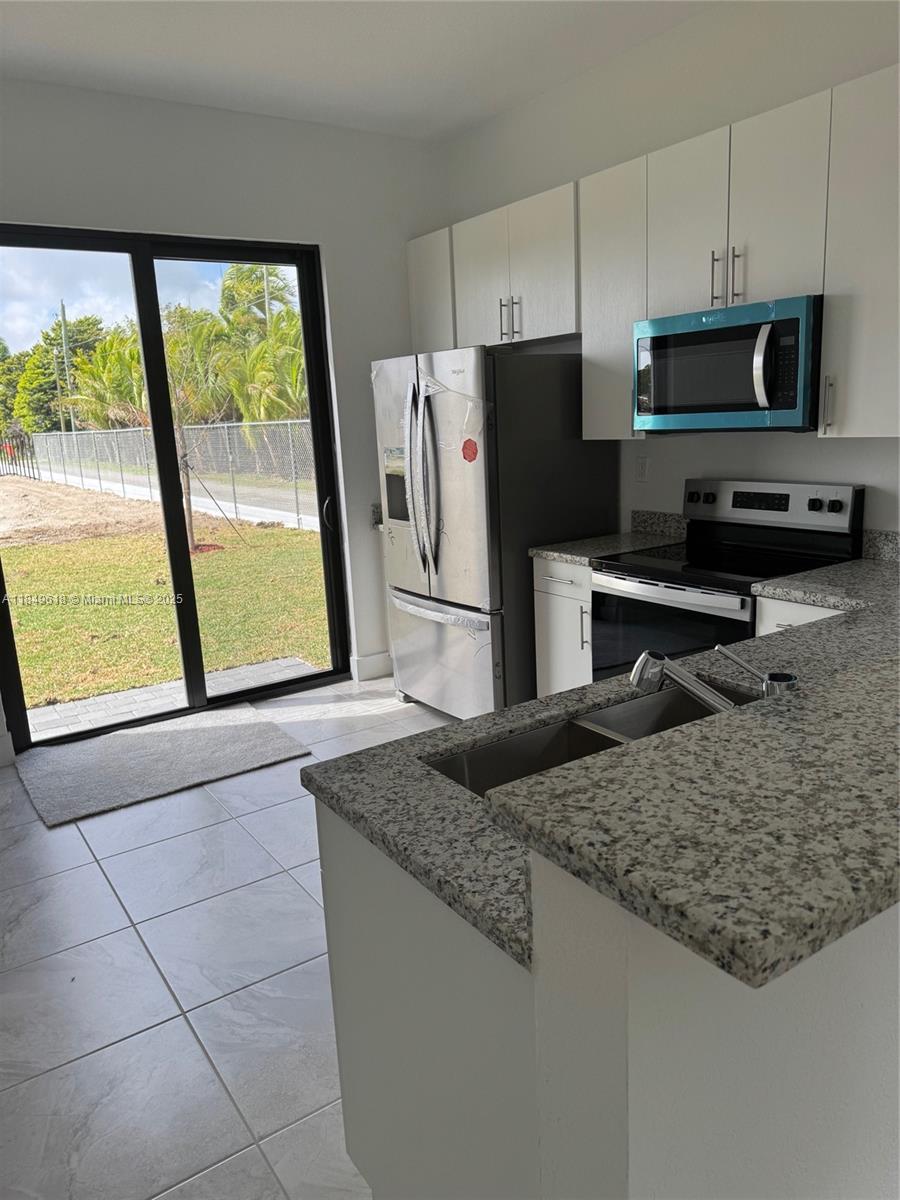 18918 SW 316th St, Homestead, FL, 33030/$642,990 4 18918 SW 316th St