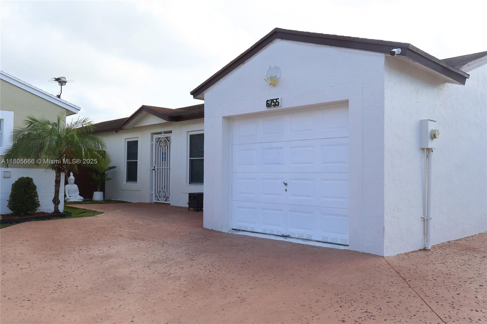 6755 Nw 199th St, Hialeah, Miami-Dade County, Florida - 3 Bedrooms  
2 Bathrooms - 