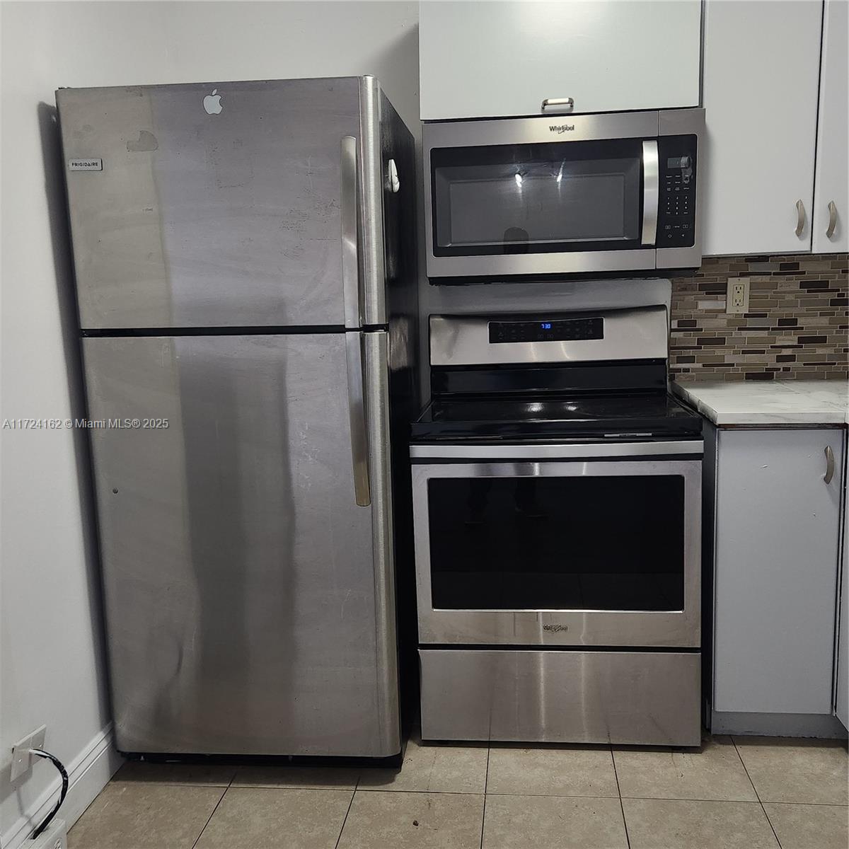 1400 NE 54th St 106