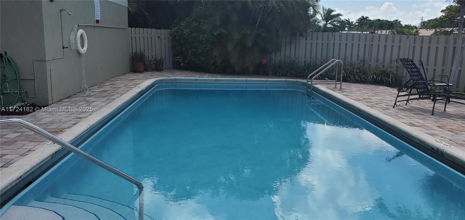 CORAL POINT CONDOMINIUM - Residential