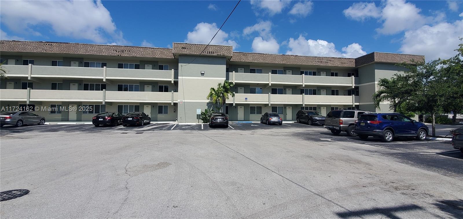 CORAL POINT CONDOMINIUM - Residential