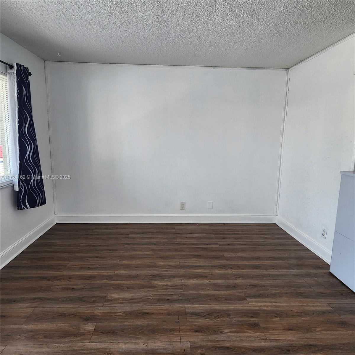 1400 NE 54th St 106
