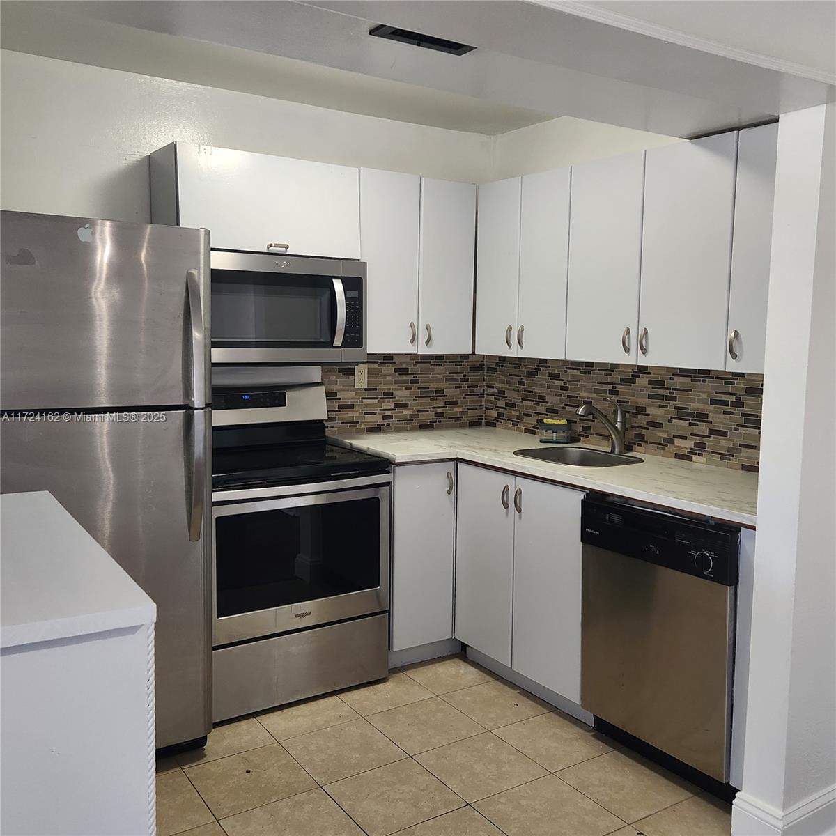 Property for Sale at 1400 Ne 54th St 106, Fort Lauderdale, Broward County, Florida - Bedrooms: 1 
Bathrooms: 1  - $199,900