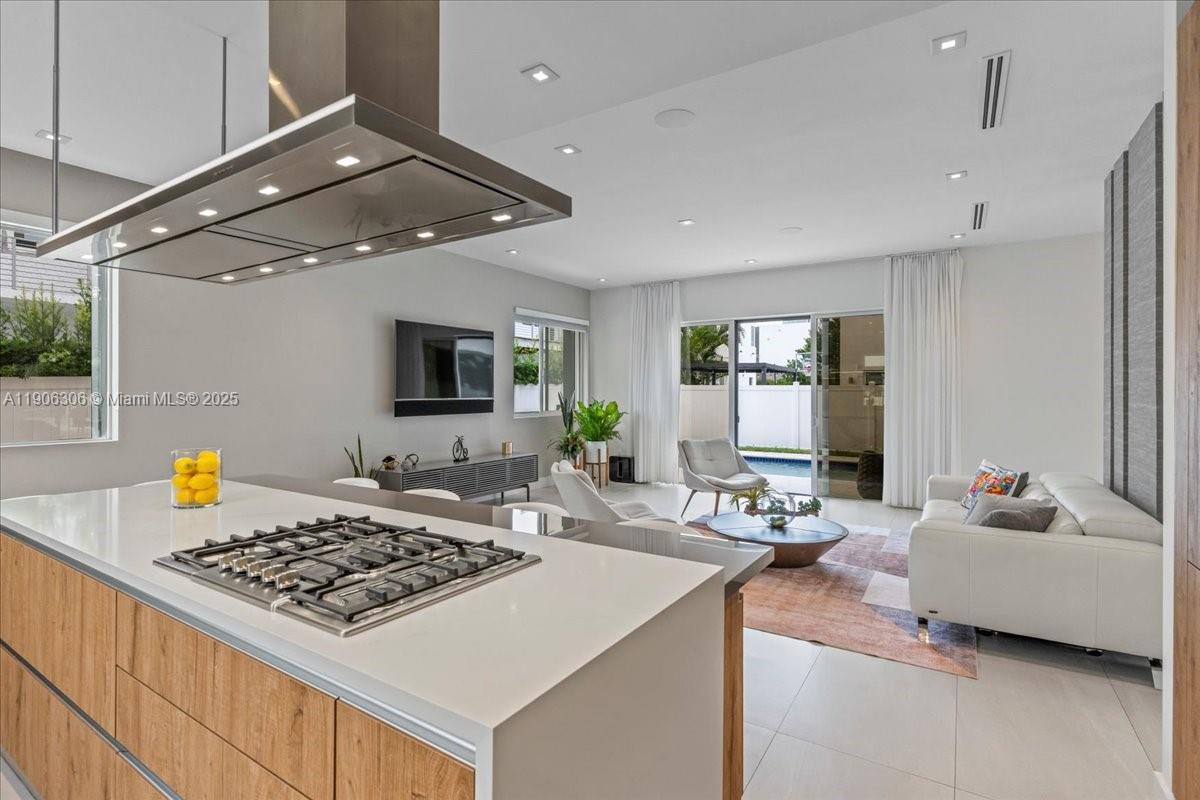 DORAL COMMONS RESIDENTIAL - Residential