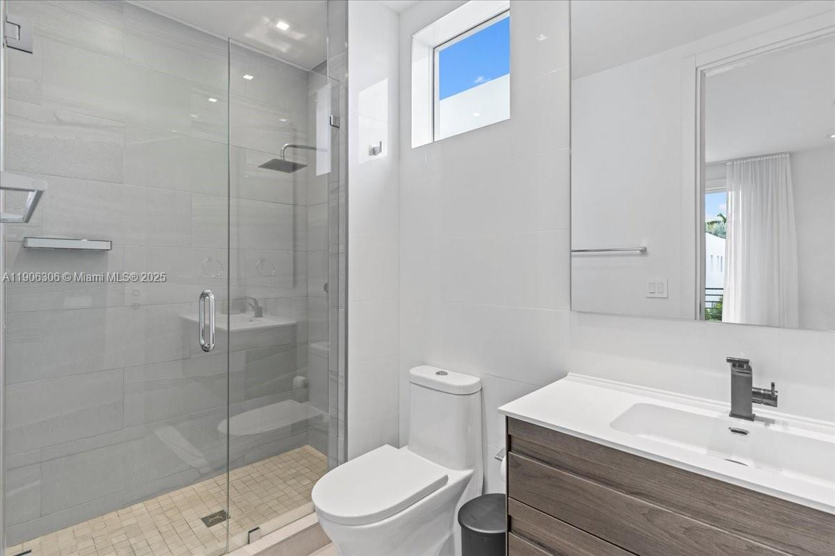 DORAL COMMONS RESIDENTIAL - Residential