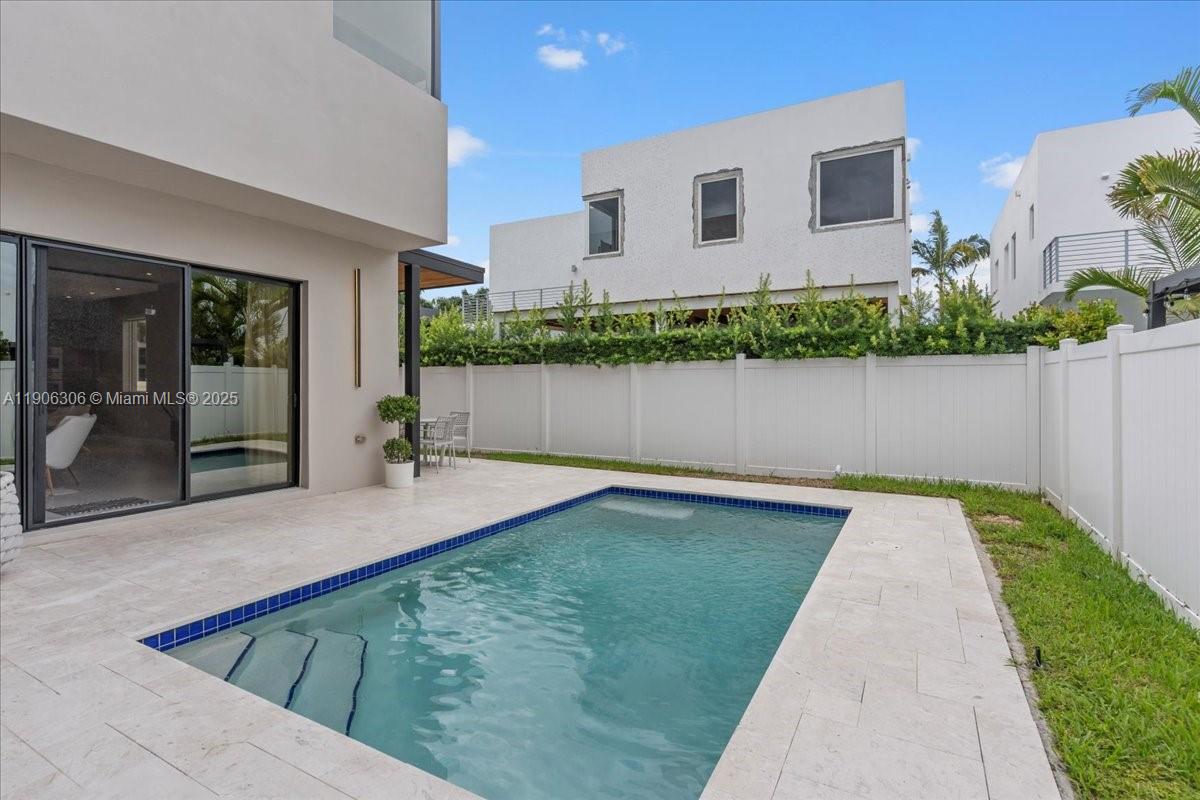 DORAL COMMONS RESIDENTIAL - Residential