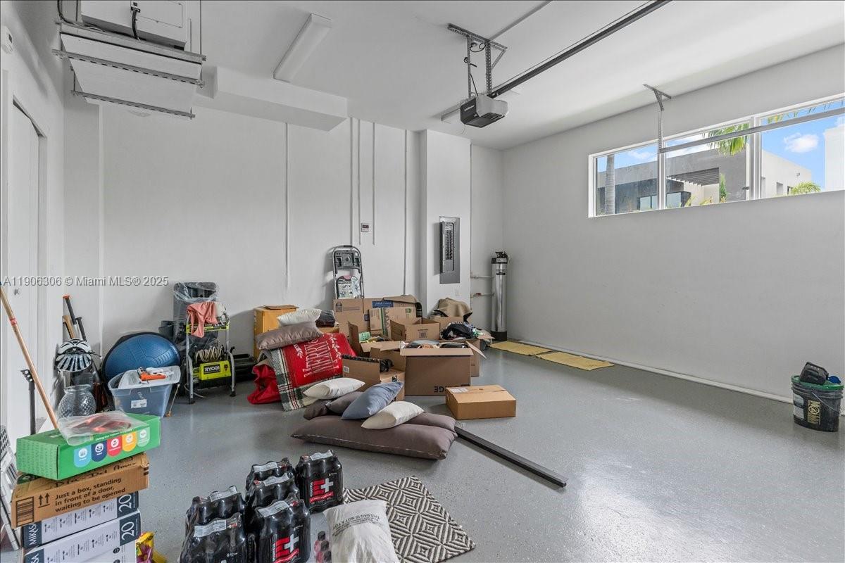 DORAL COMMONS RESIDENTIAL - Residential