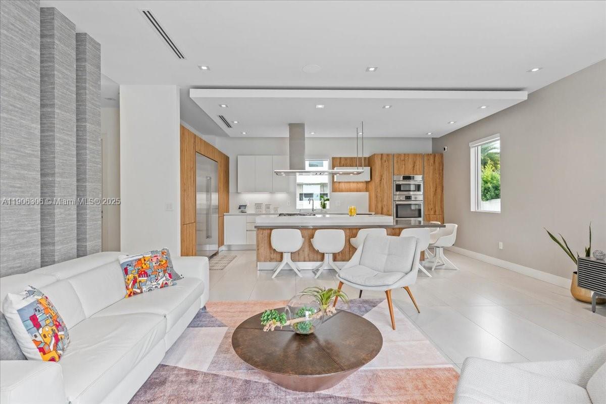 DORAL COMMONS RESIDENTIAL - Residential