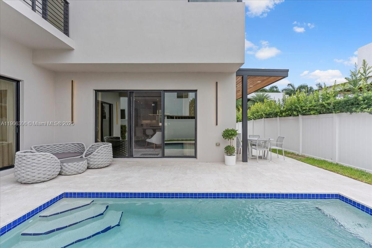 DORAL COMMONS RESIDENTIAL - Residential