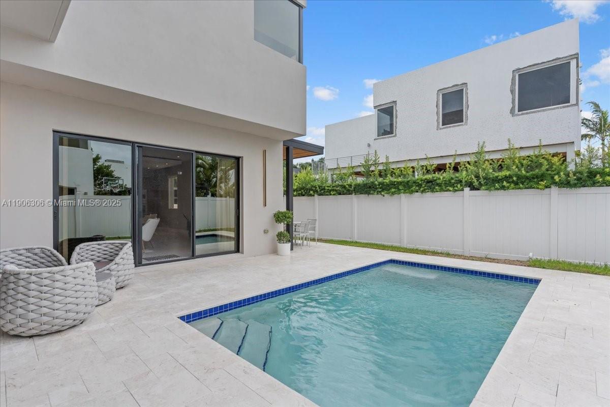 DORAL COMMONS RESIDENTIAL - Residential