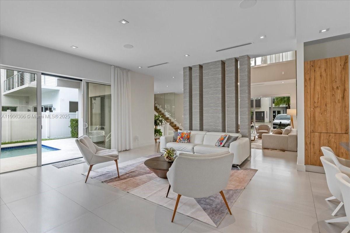 DORAL COMMONS RESIDENTIAL - Residential