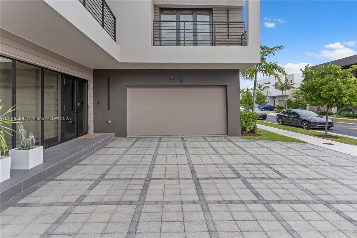 DORAL COMMONS RESIDENTIAL - Residential