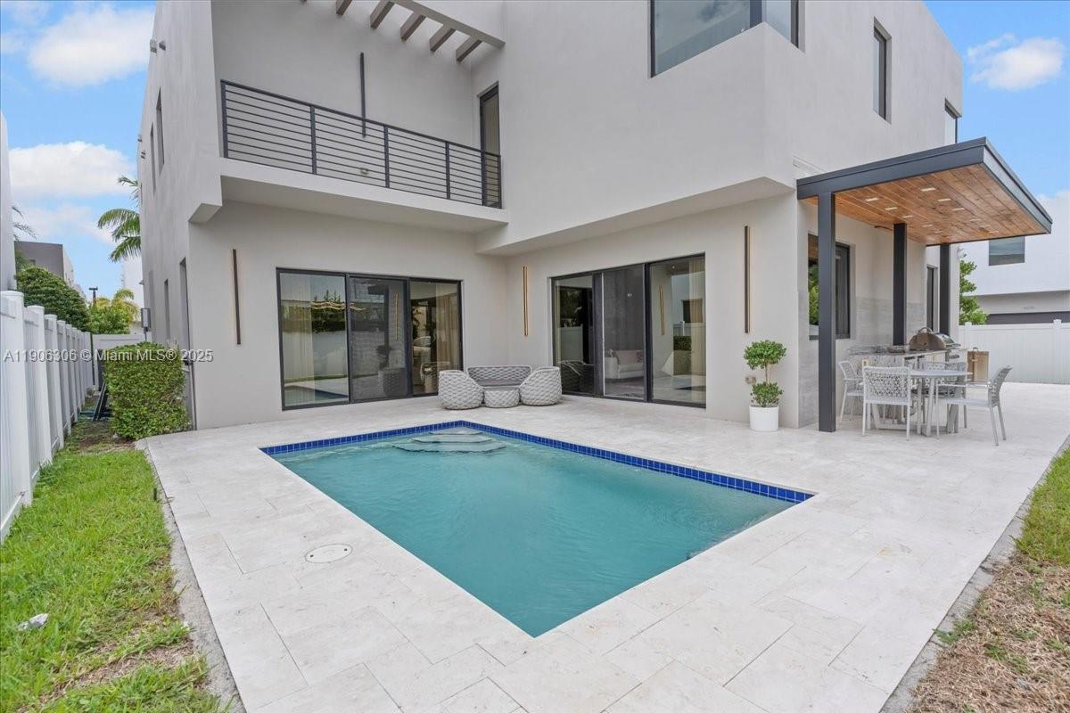 DORAL COMMONS RESIDENTIAL - Residential