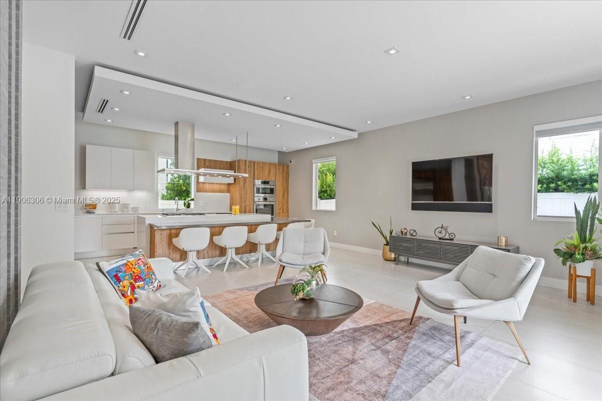 DORAL COMMONS RESIDENTIAL - Residential