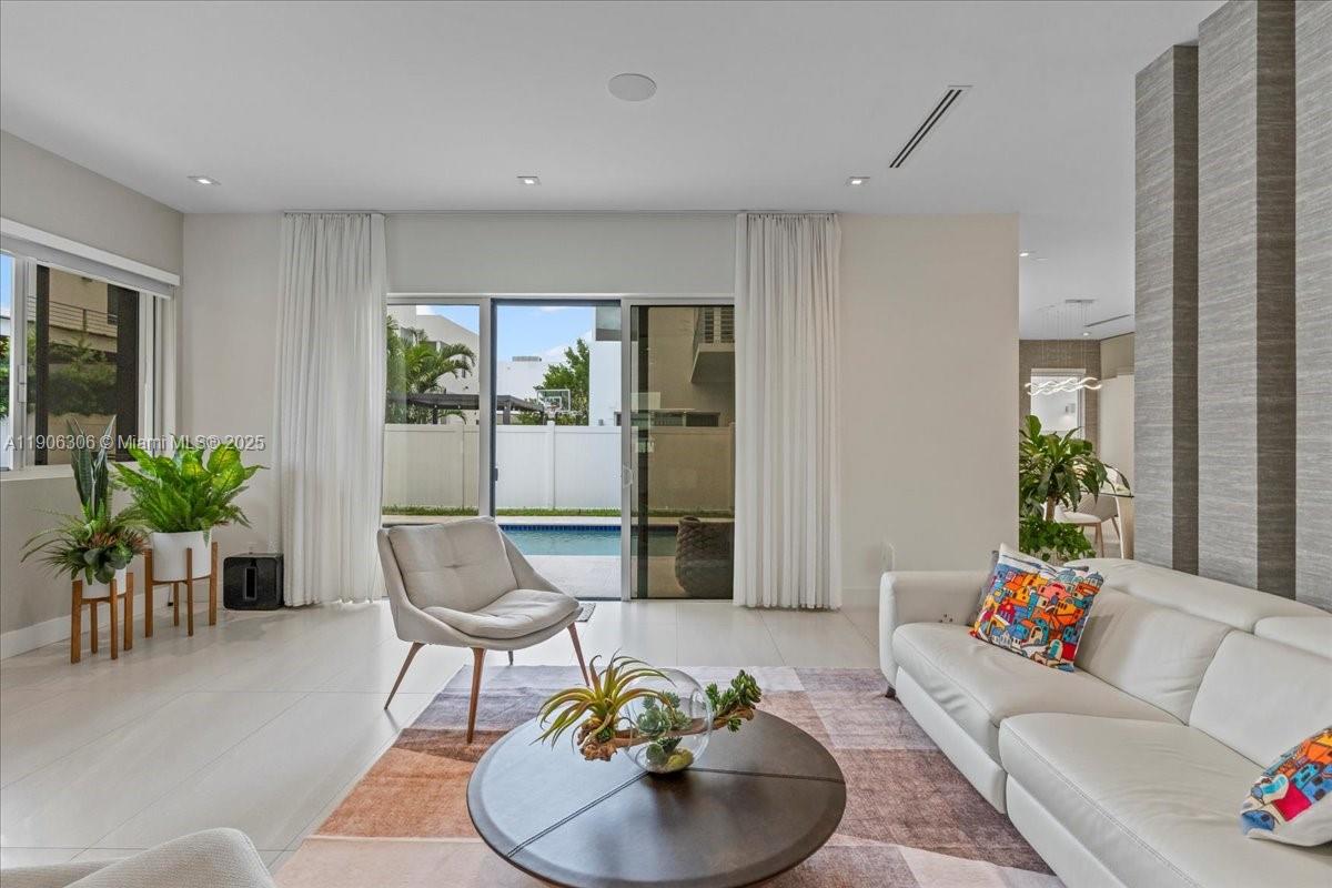 DORAL COMMONS RESIDENTIAL - Residential