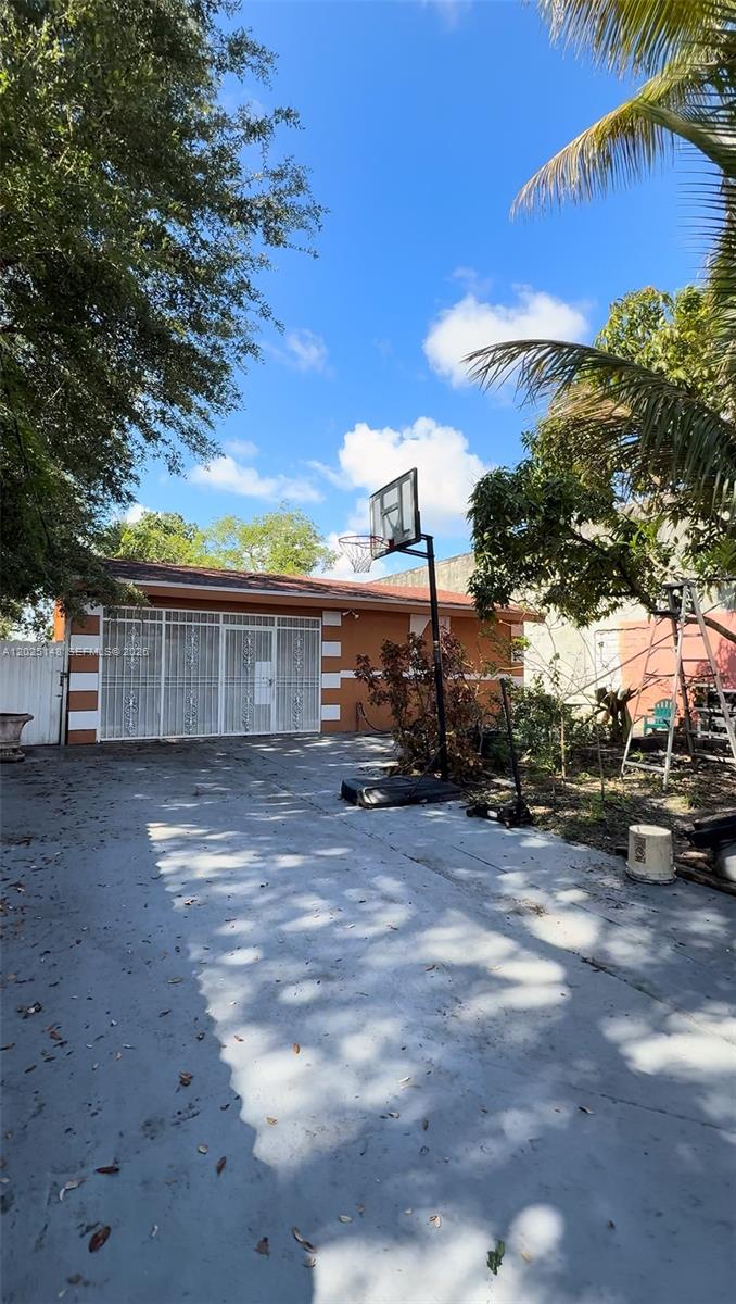 110 NW 52nd St, Miami FL 33127