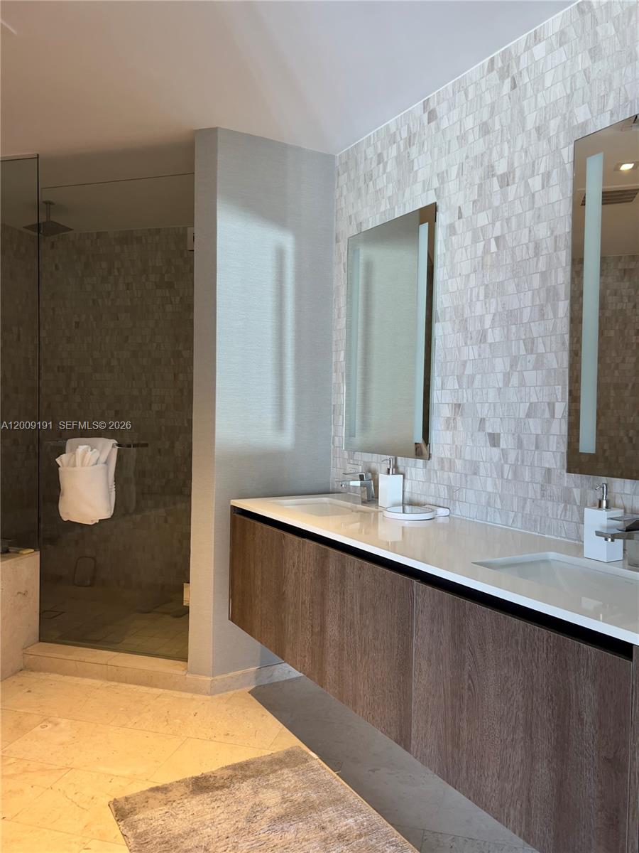 REACH CONDO - Residential