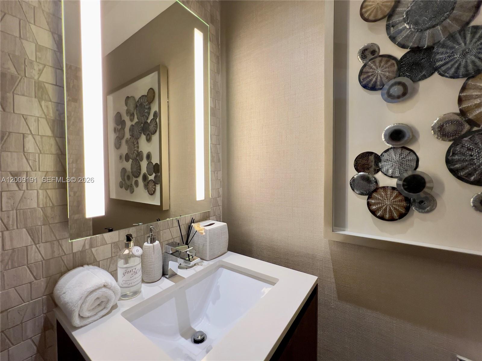 REACH CONDO - Residential