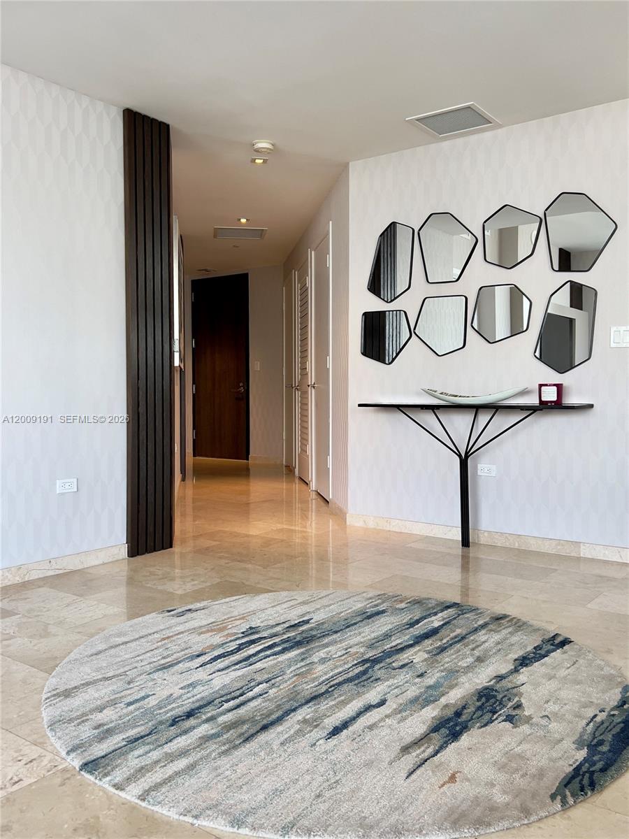 REACH CONDO - Residential