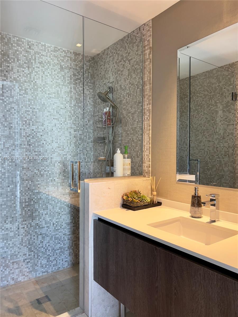 REACH CONDO - Residential