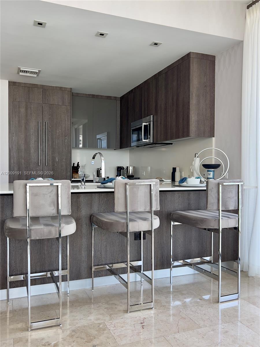 REACH CONDO - Residential