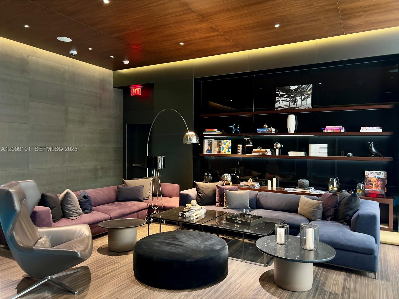 REACH CONDO - Residential