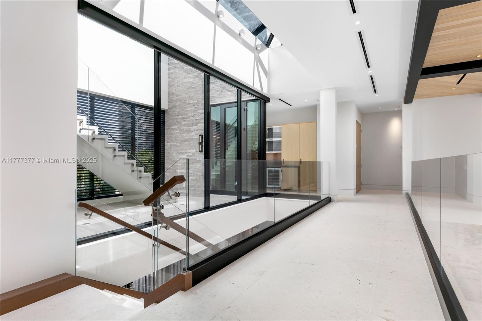 LAUDERDALE BEACH - Residential
