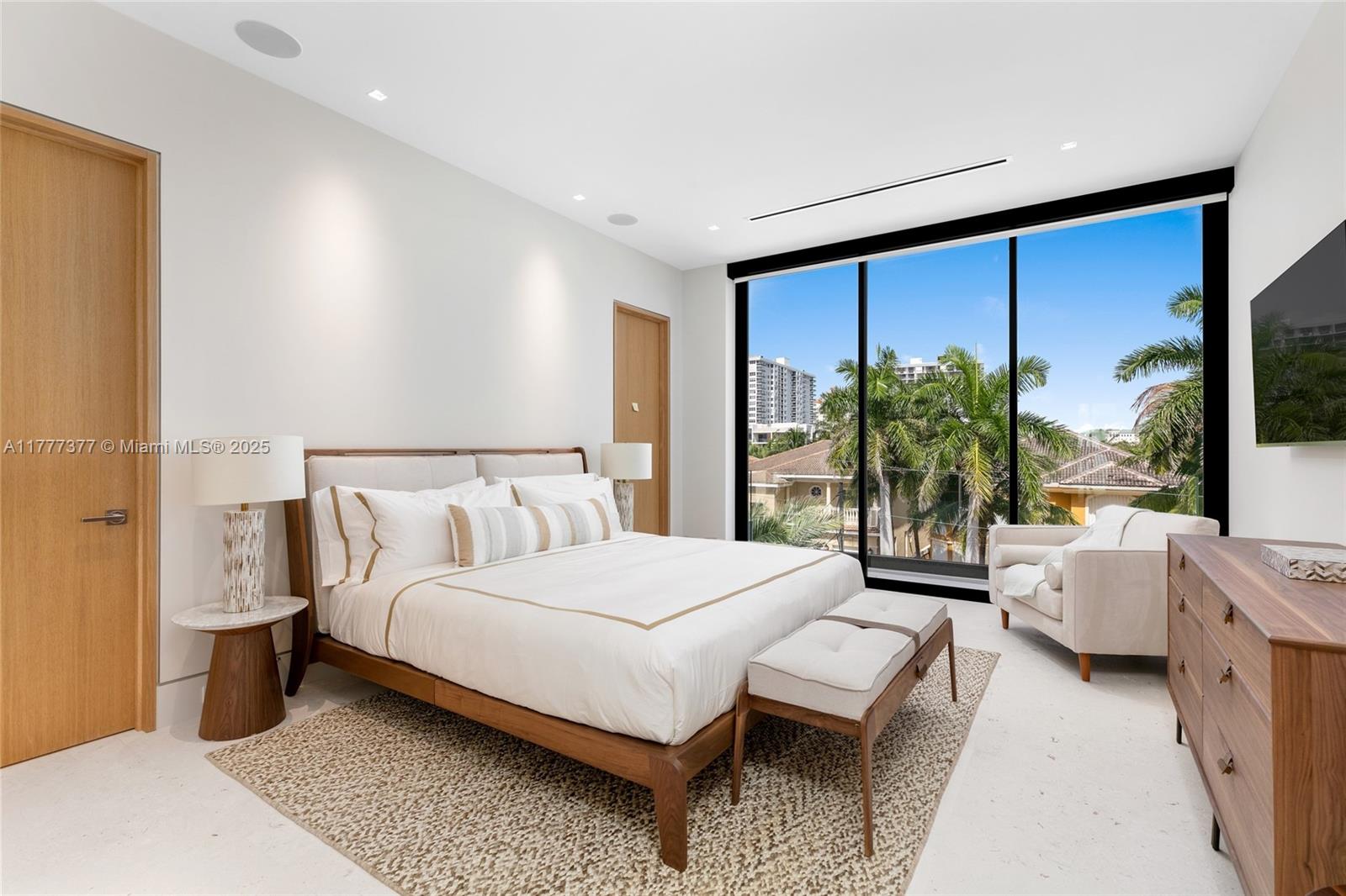 LAUDERDALE BEACH - Residential