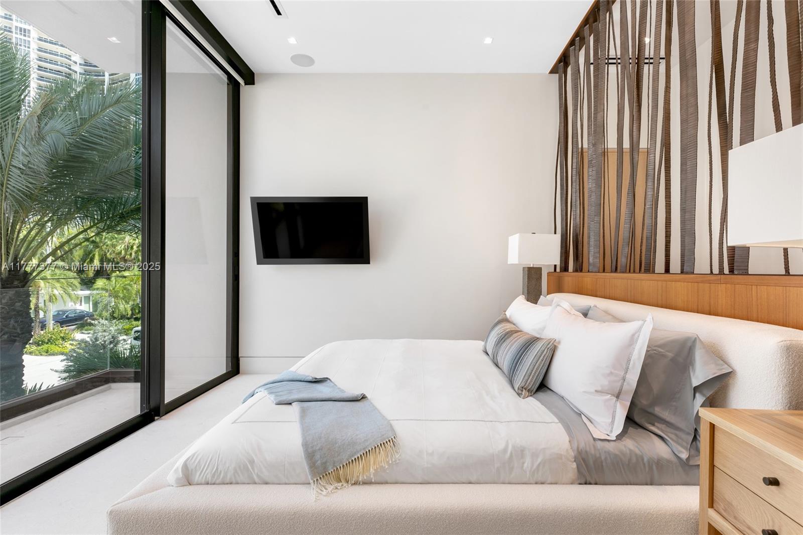 LAUDERDALE BEACH - Residential