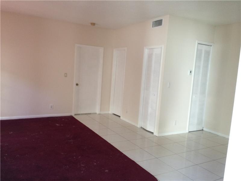 PEPPERTREE ON THE PARK CO - Residential Lease