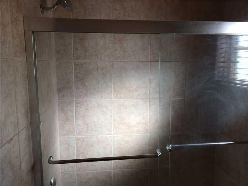 PEPPERTREE ON THE PARK CO - Residential Lease