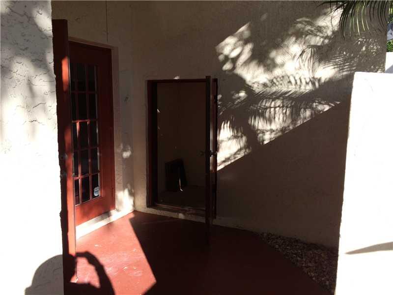 PEPPERTREE ON THE PARK CO - Residential Lease