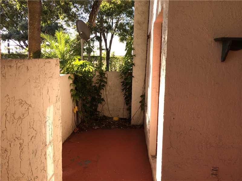 PEPPERTREE ON THE PARK CO - Residential Lease