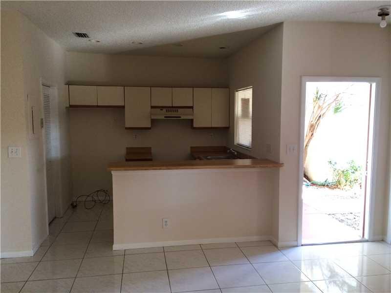 PEPPERTREE ON THE PARK CO - Residential Lease