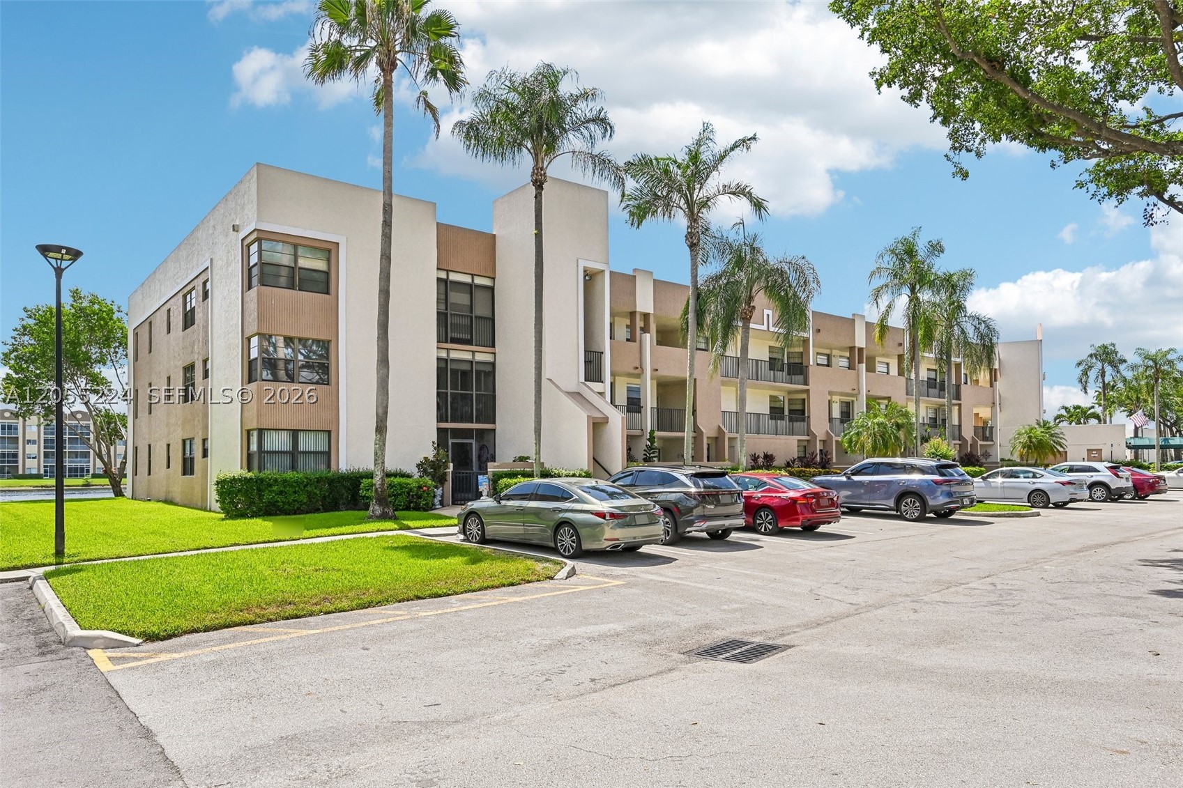 7468 Fairfax Dr 302