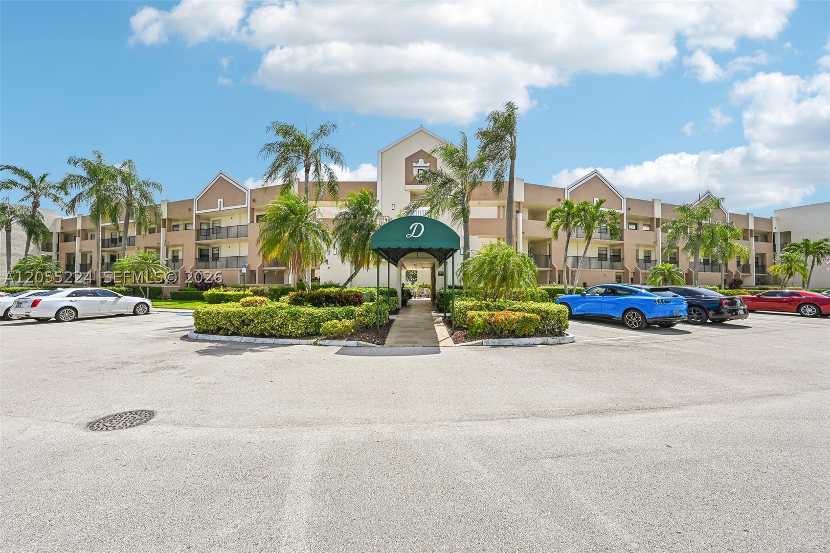 7468 Fairfax Dr 302