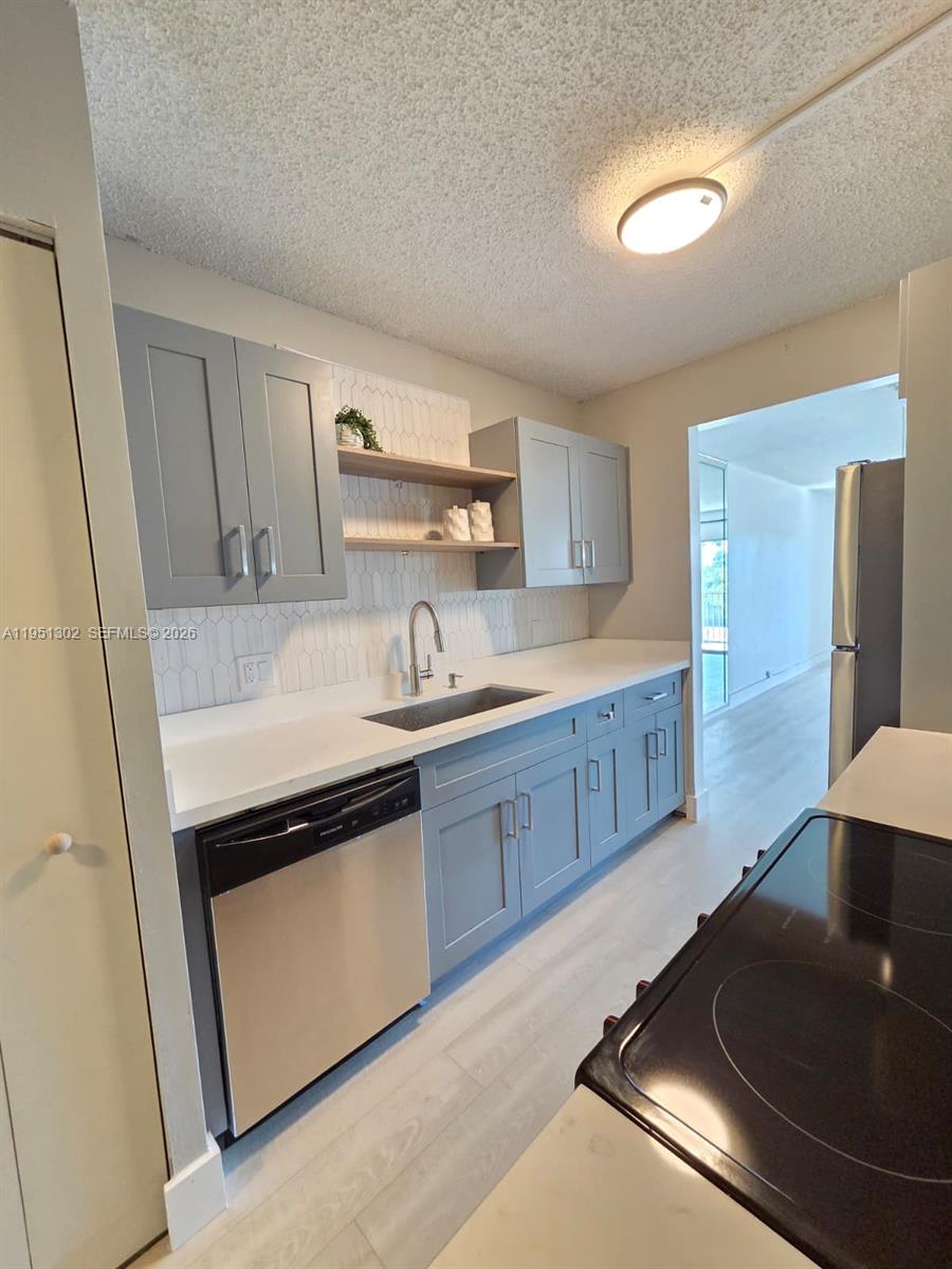 CAMBRIDGE AT CENTURY VILL - Residential