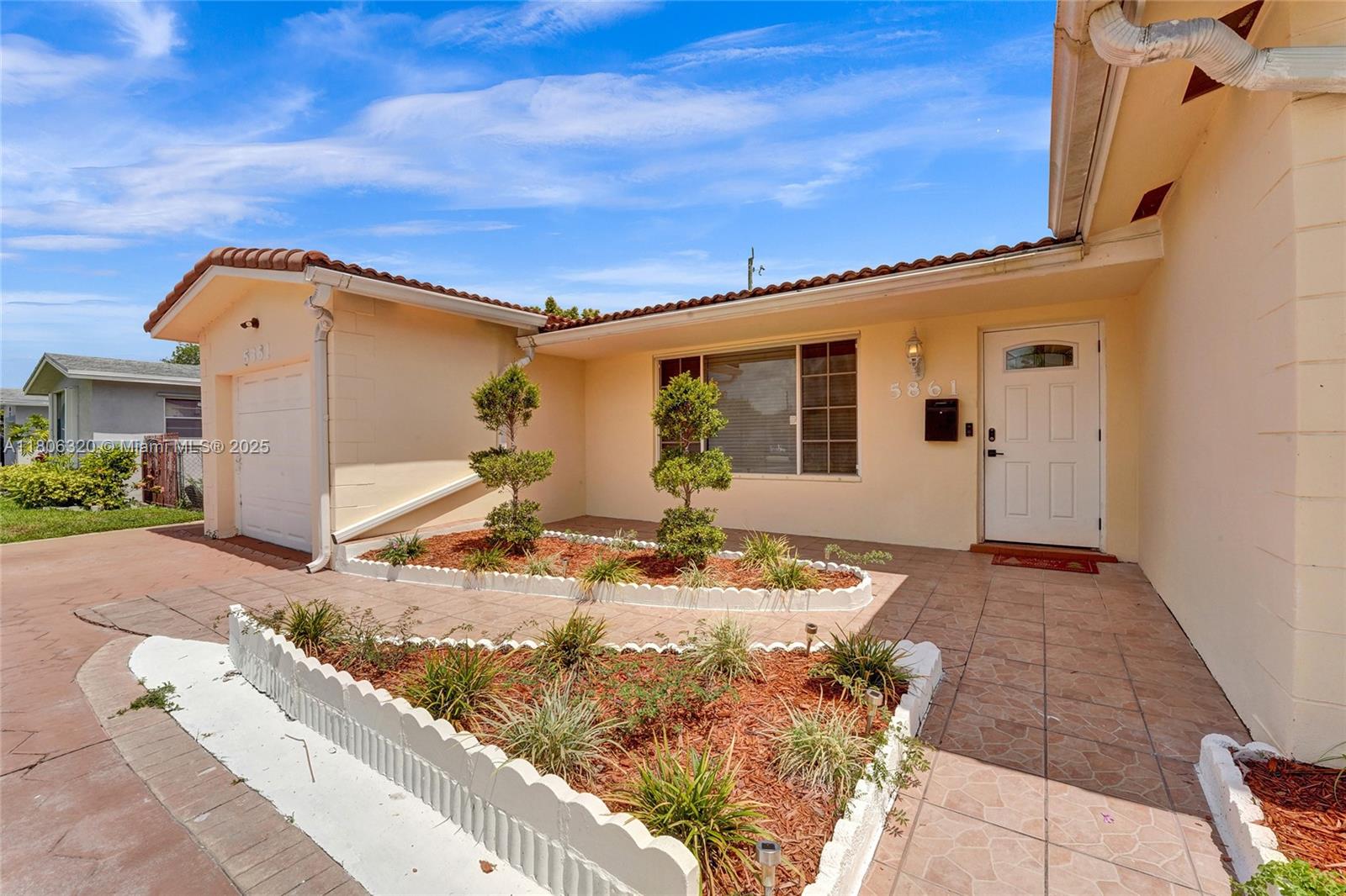 5861 Nw 18th Ct, Sunrise, Miami-Dade County, Florida - 3 Bedrooms  
2 Bathrooms - 
