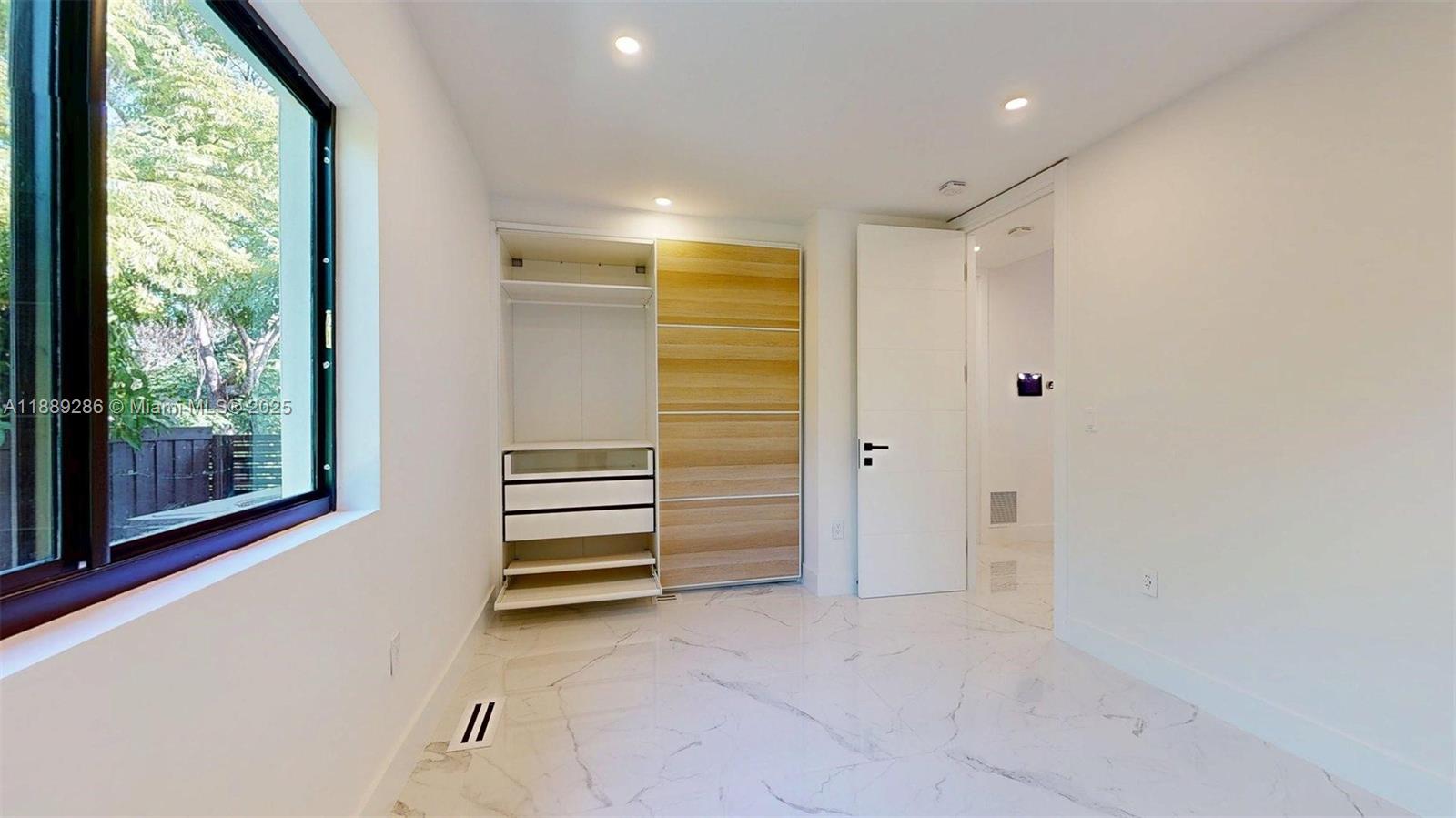 KENT ESTATES - Residential