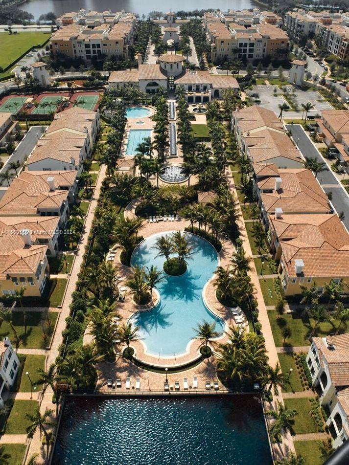 BEAUTIFUL TOWNHOME, 3 BEDROOMS AND 2.5 BATHROOMS. WALKING DISTANCE TO WORLD CLASS SHOPPING, DINNING AND ENTERTAINMENT. CLOSE TO EXPWY. ARTESIA, THE ULTIMATE RESORT LIFESTYLE AND LUXURY, 3 POOLS, FITNESS CENTER, TENNIS, SPA, SPORT LOUNGE, INDOOR SPORT COURT AND MORE.