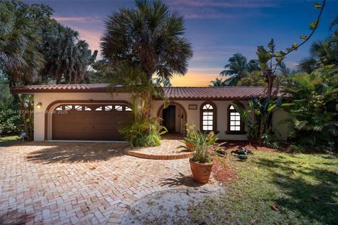 14841 Dade Pine Ave Miami Lakes FL 33014