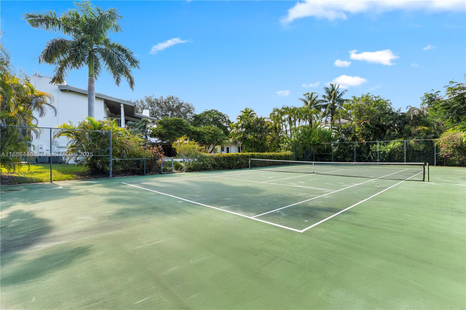 TOWN & RANCH ESTS - Residential