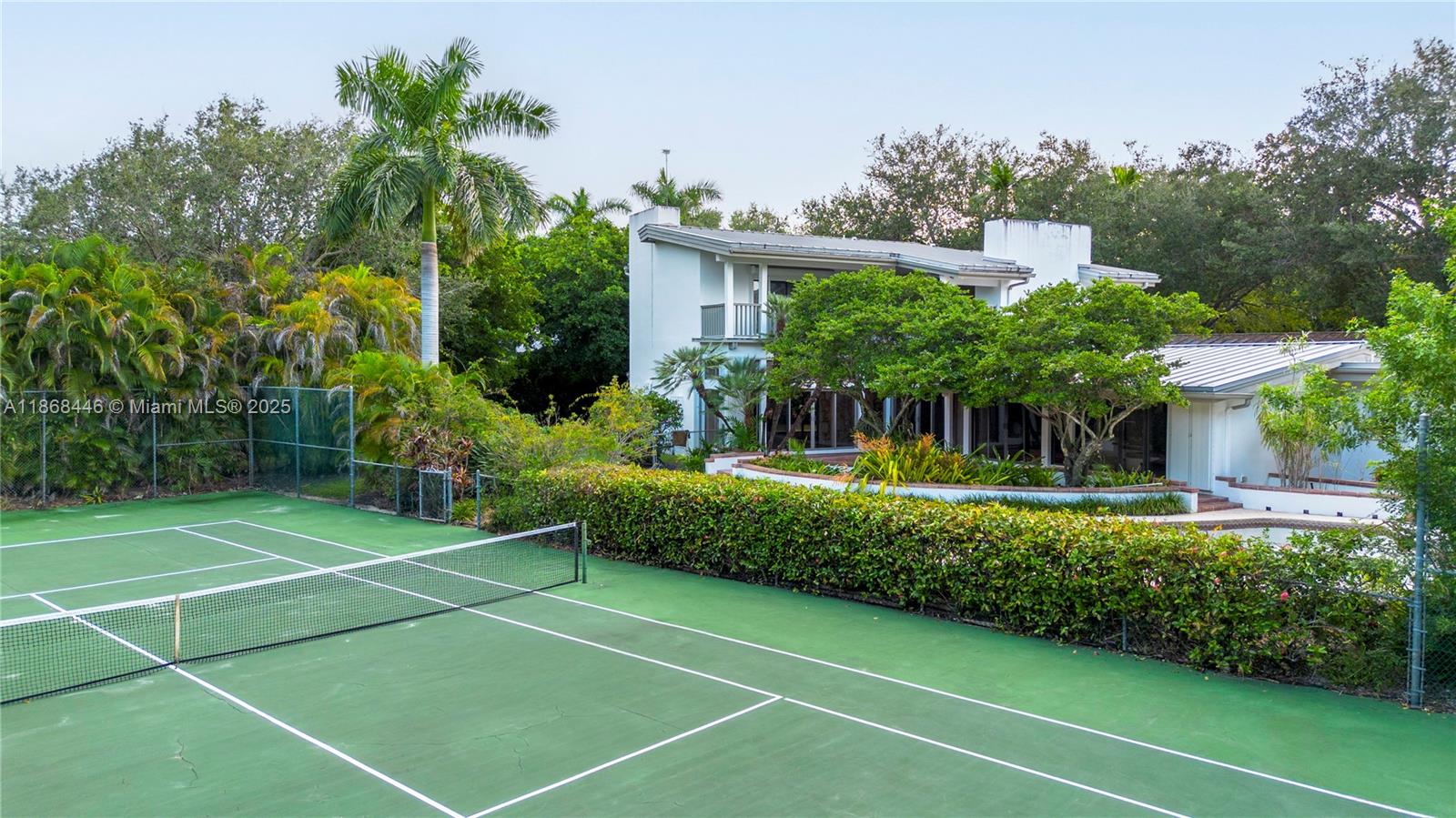 TOWN & RANCH ESTS - Residential