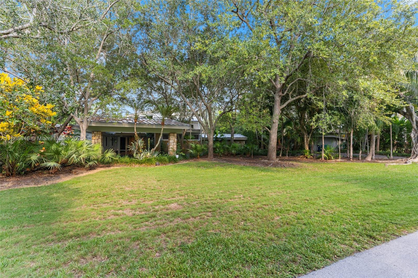 TOWN & RANCH ESTS - Residential