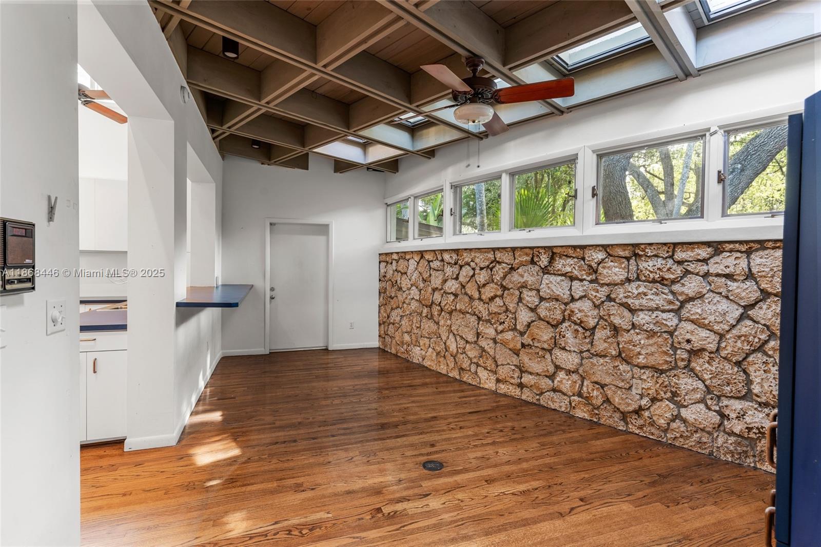 TOWN & RANCH ESTS - Residential